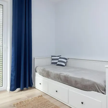 Four Seasons By Renters بوبيروفو